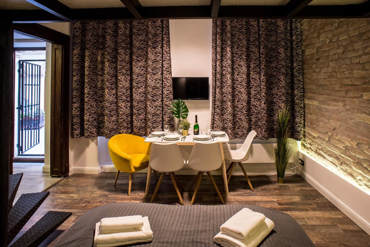 Very Stylish And Fresh Studio Home In The Center Budapest Bagian luar foto